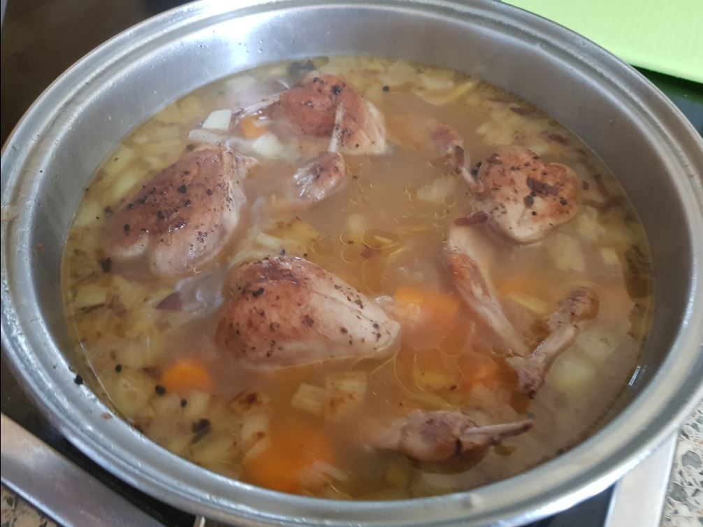 Wachteln in Preiselbeer-Trauben-Sauce